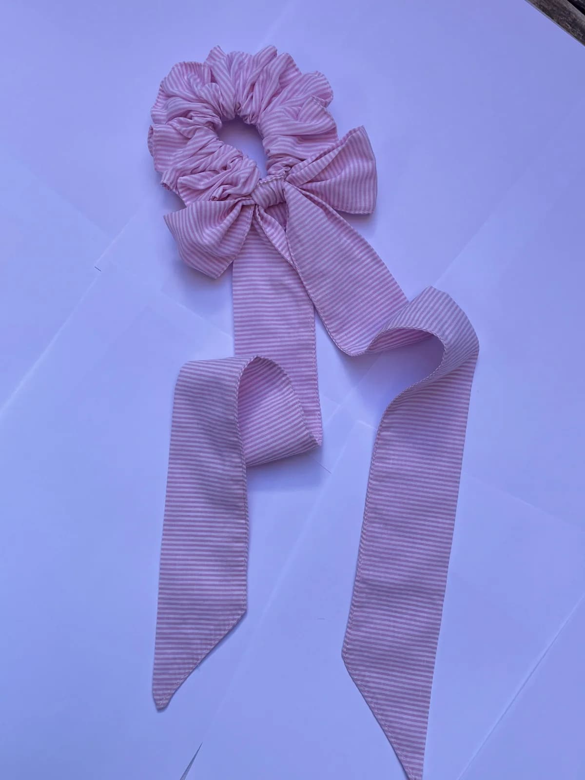 Scrunchie med lang sløyfe – produktdetalj 12