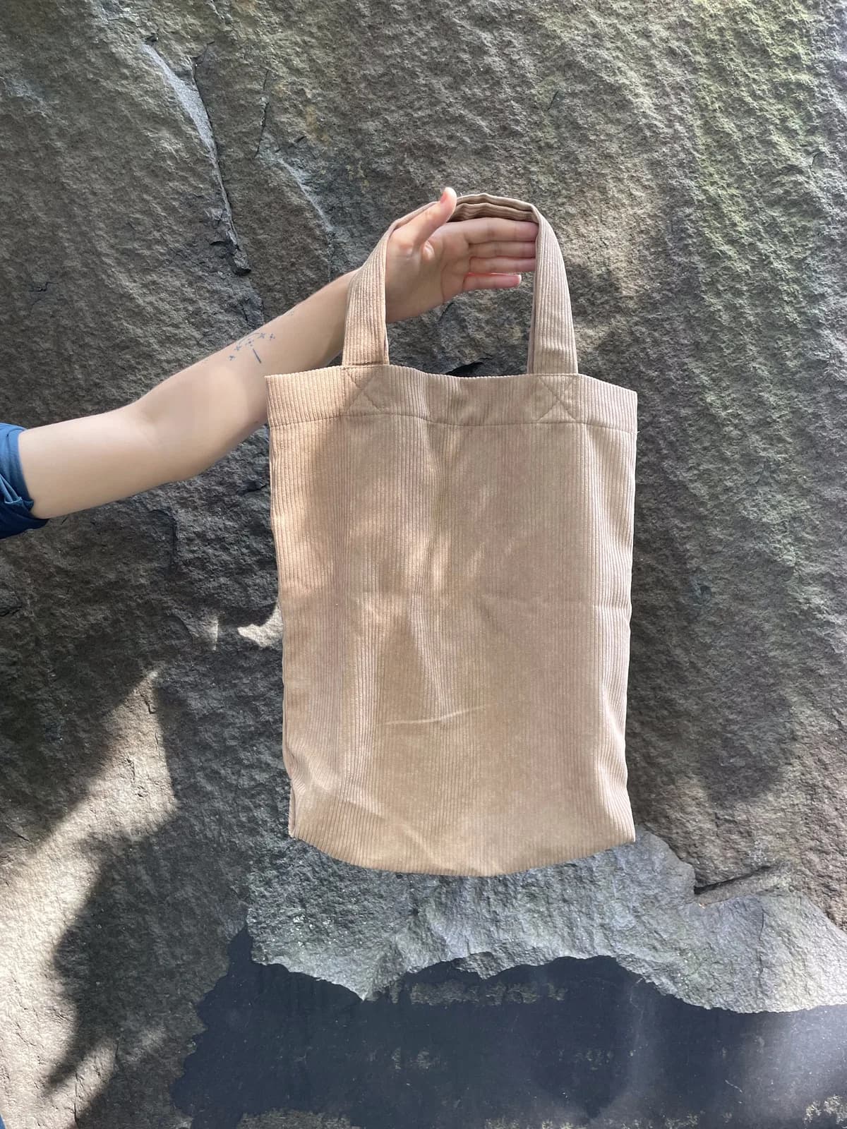 Totebag i kordfløyel – produktdetalj 2