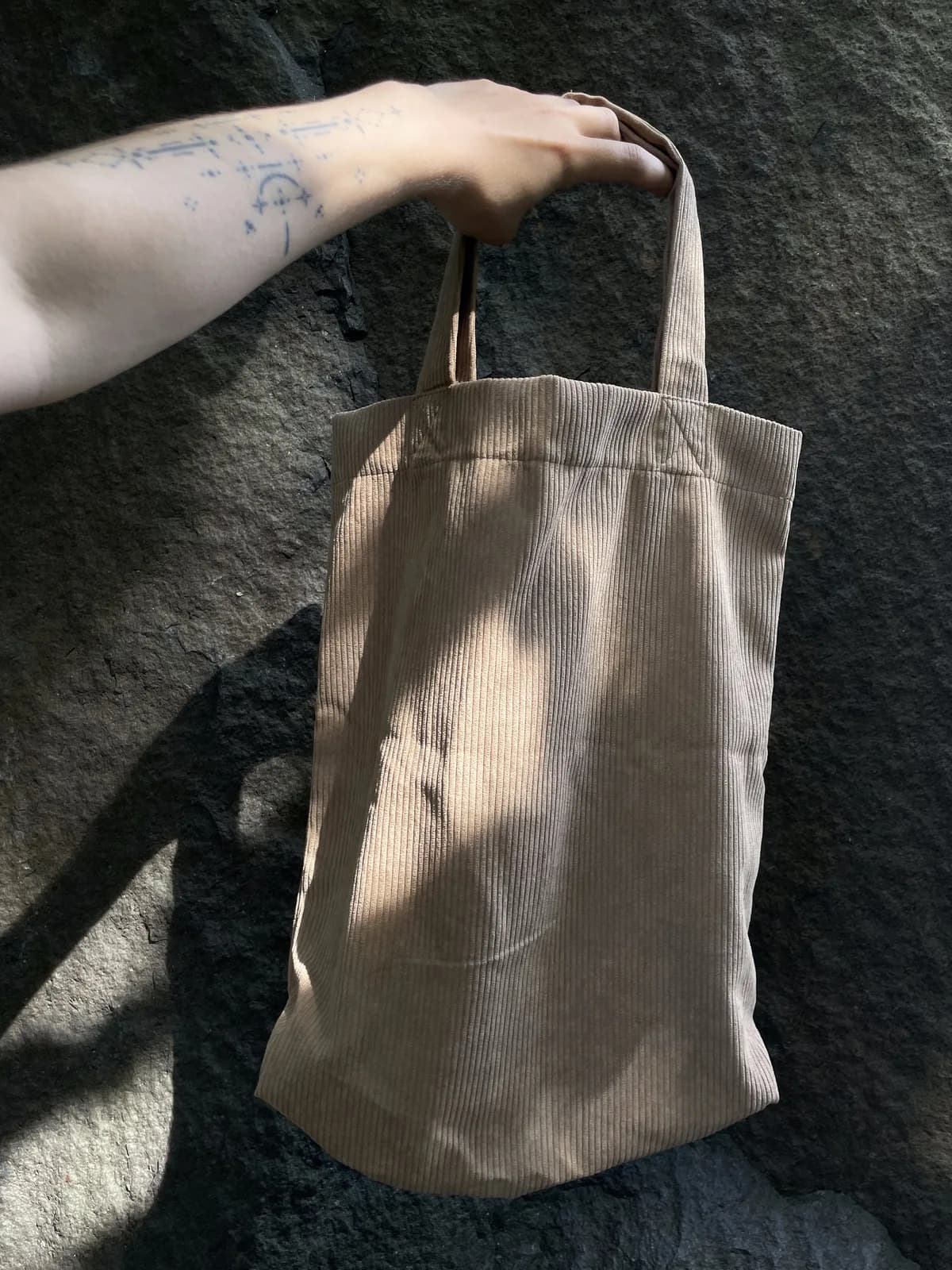 Totebag i kordfløyel – produktdetalj 3