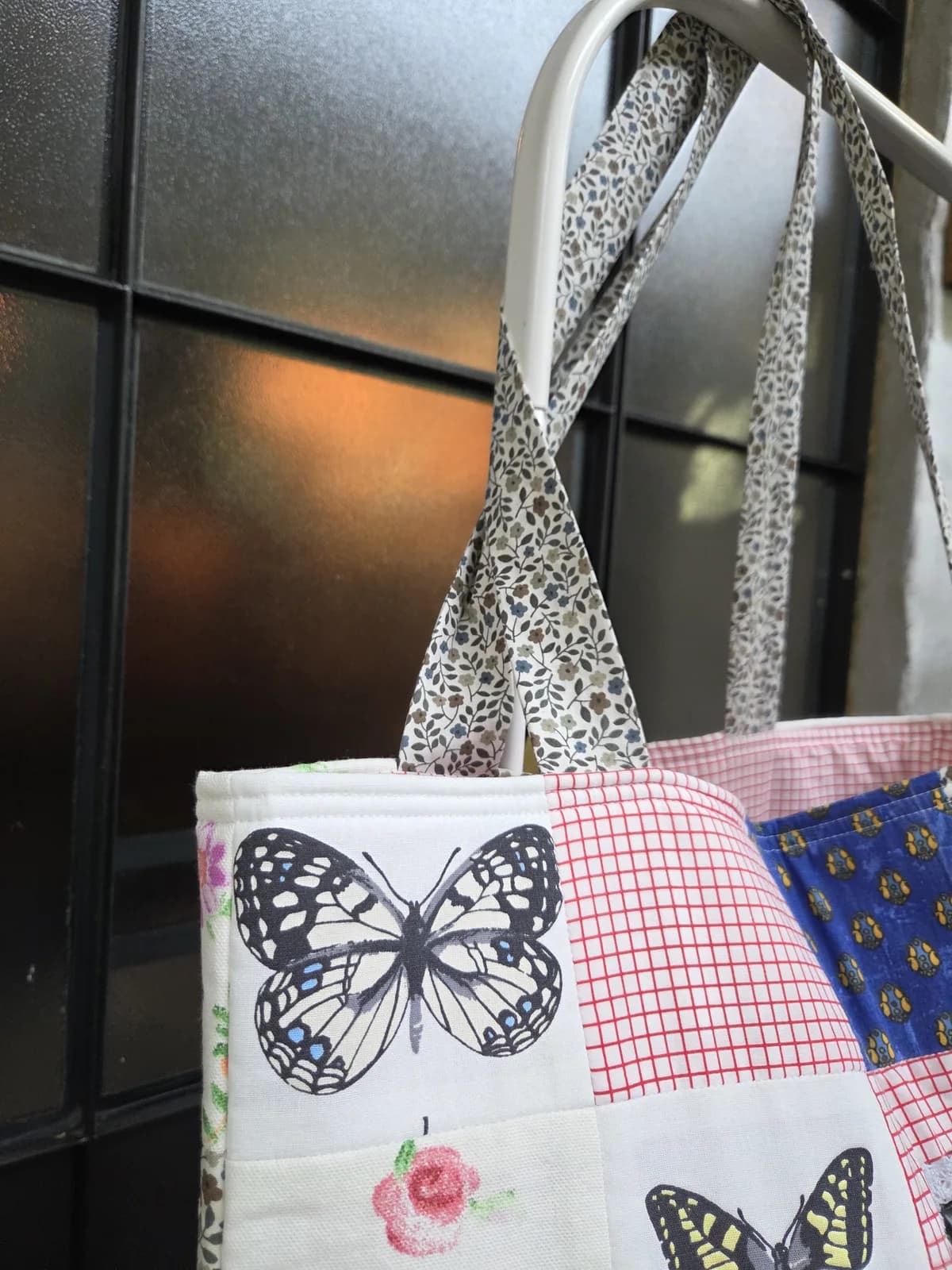 Patchwork totebag med sommerfugler – produktdetalj 10
