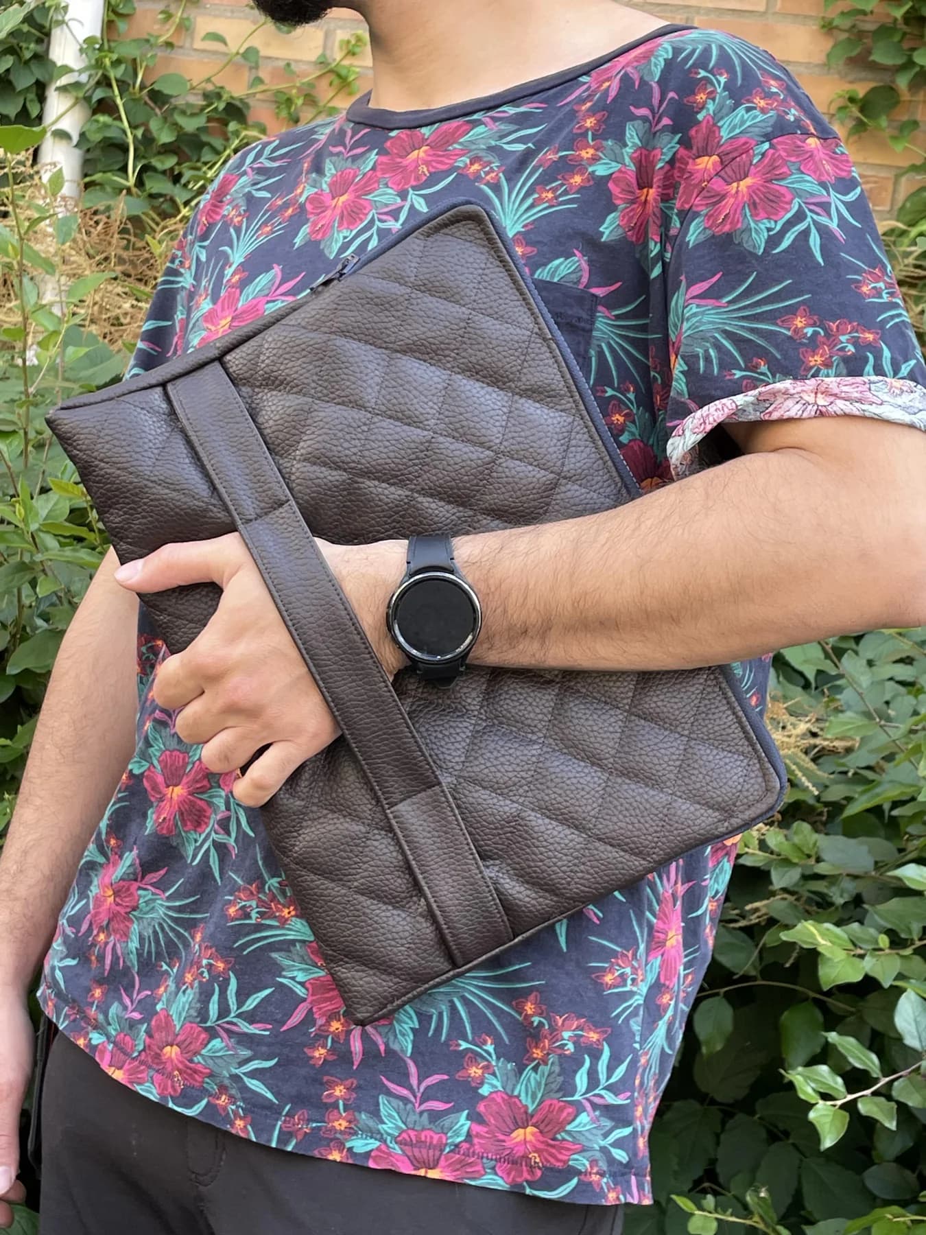 Quilted vegan leather laptop sleeve – product detail 3