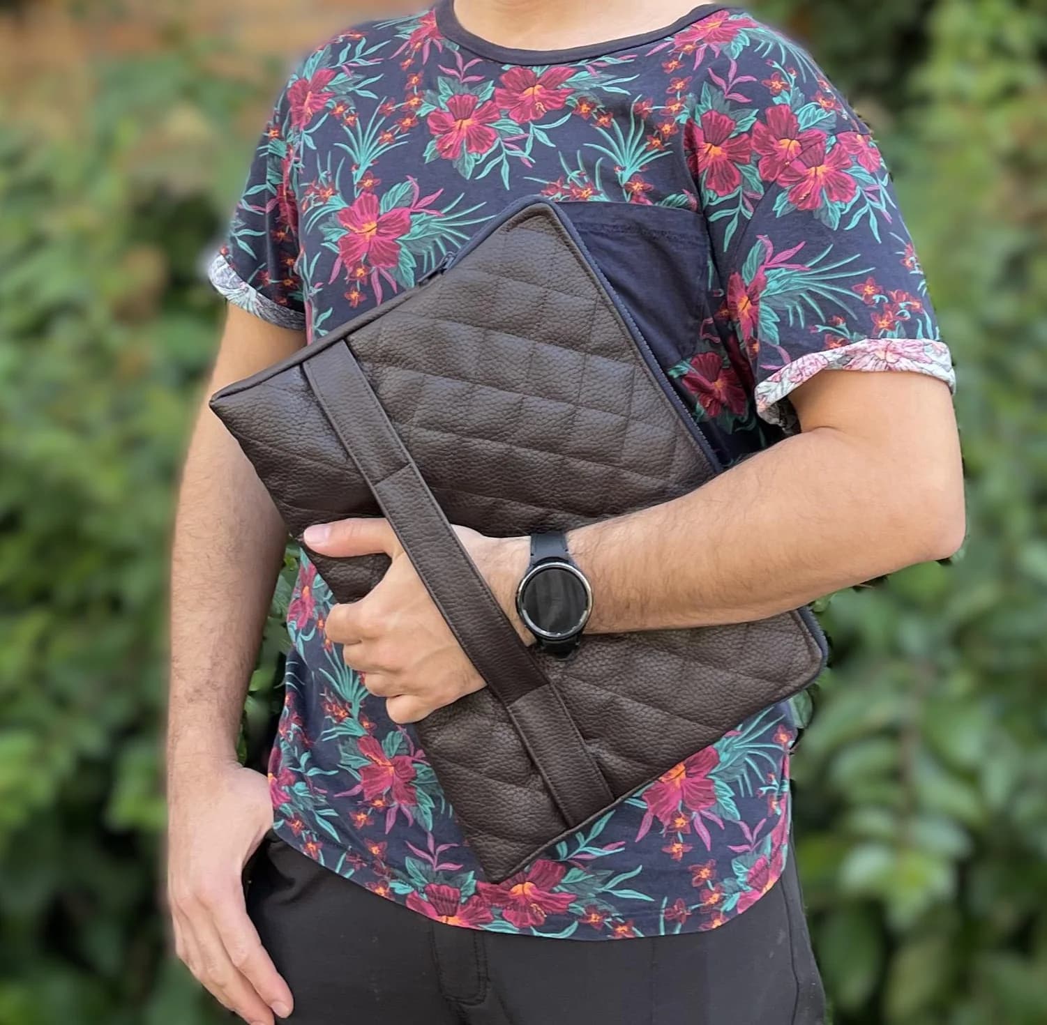 Quilted vegan leather laptop sleeve – product detail 5