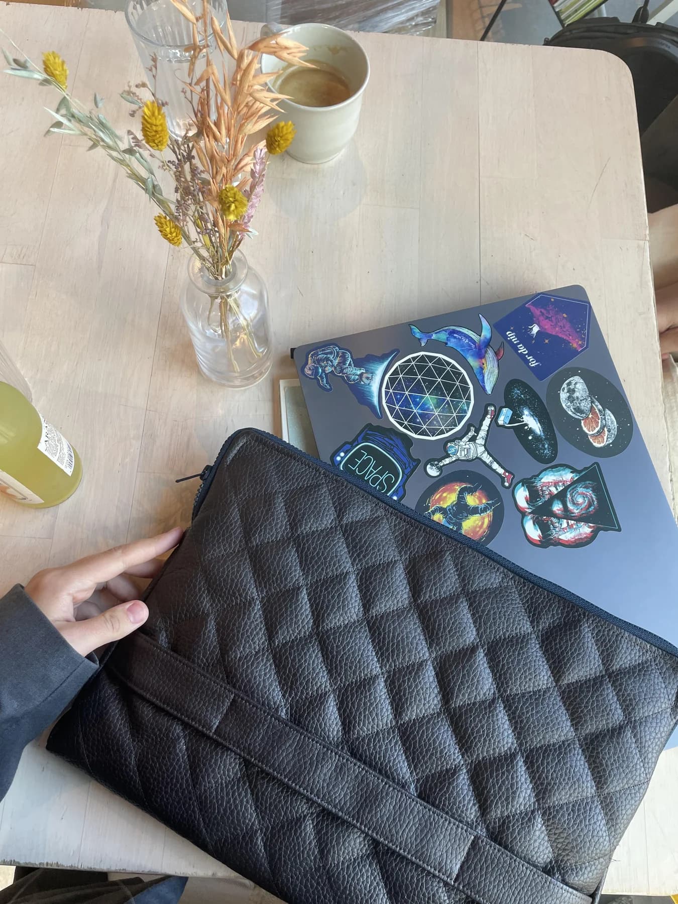 Quilted vegan leather laptop sleeve – product detail 7