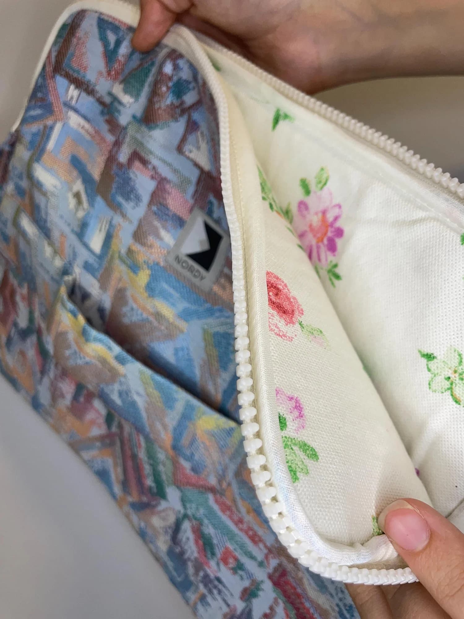 Laptopmappe i gjenbrukt vintage-jacquard – produktdetalj 9